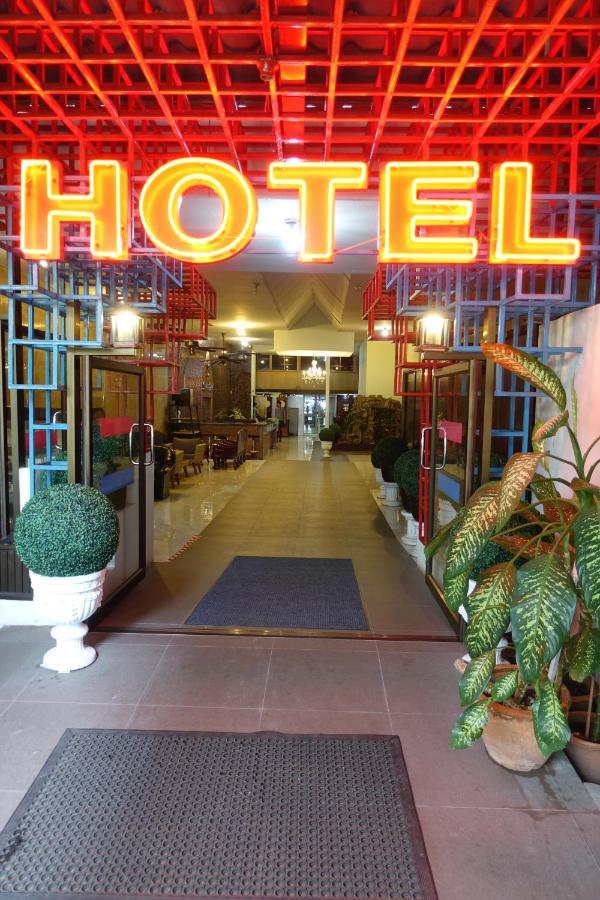 Serene Hotel パッタヤー エクステリア 写真